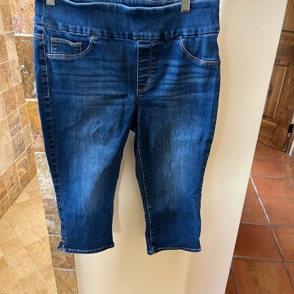 Chico’s pull on crop jeans.  Slim leg capri sz oo (2)